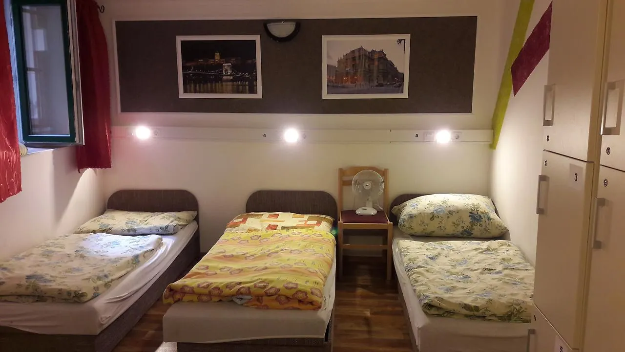 Opera Hostel Budapest