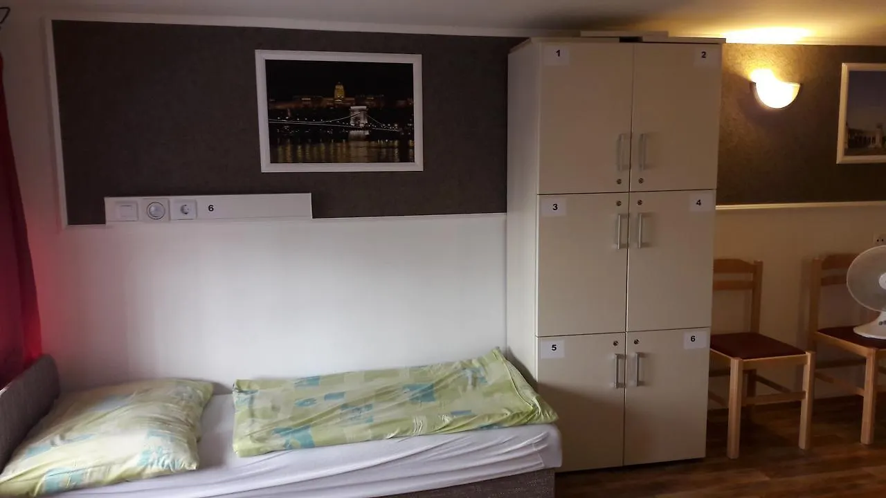 Opera Hostel Budapest 0*,